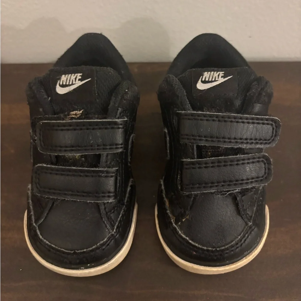 NIKE | Kids/Toddler Black Sneakers Size 4C